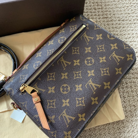 Louis Vuitton - Picture 5 of 8